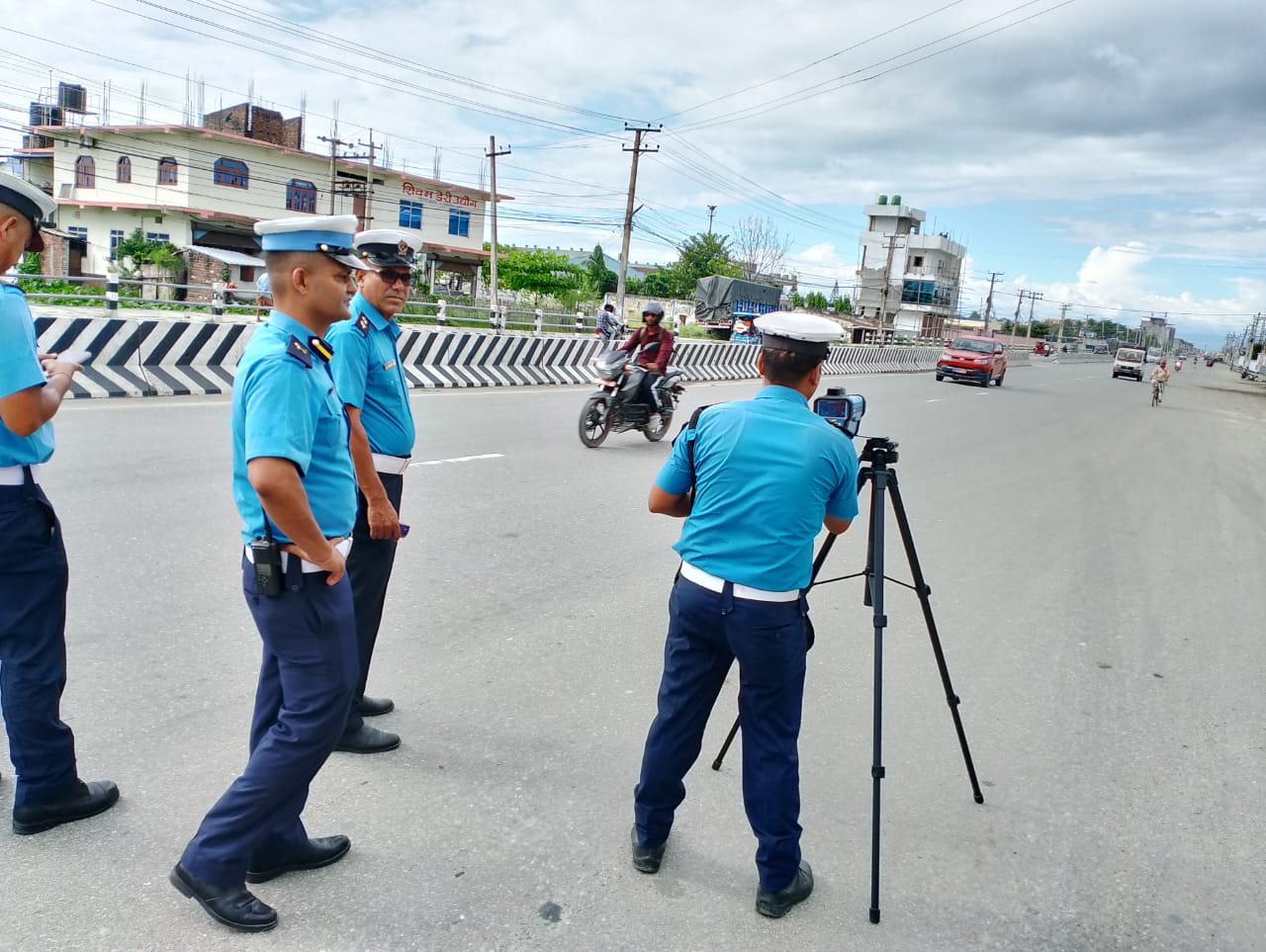   मोरङमा सवारीसाधनको गति पत्ता लगाउन ‘राडार गन’को प्रयोग