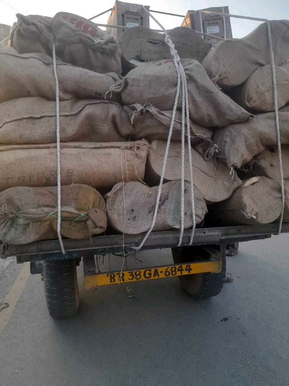 विराटनगरबाट राजस्व छलीको आशंकामा ट्याक्टर नियन्त्रण