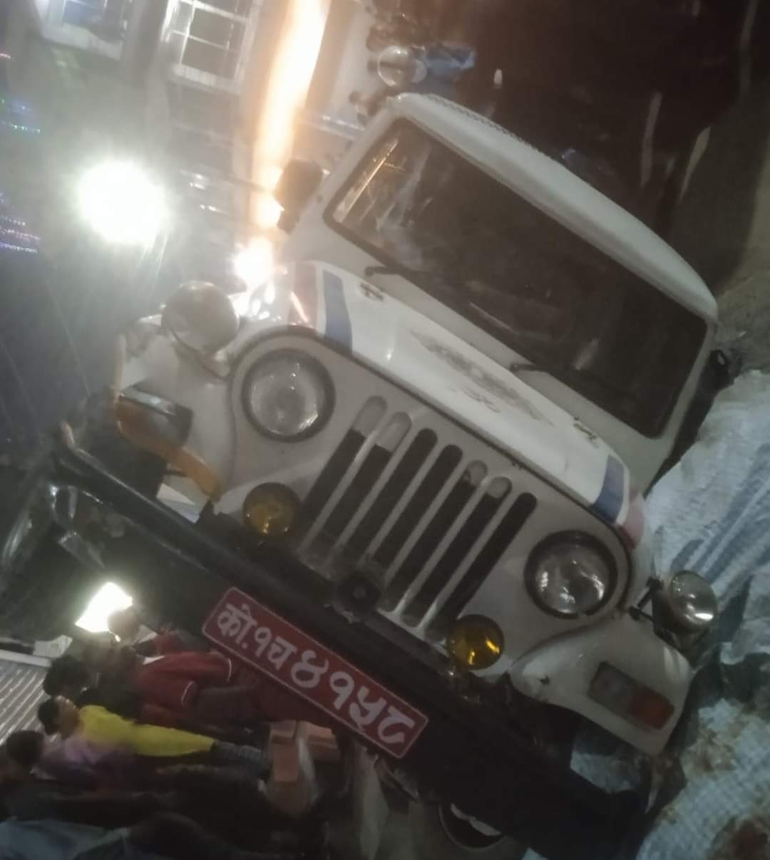 मापसे गरेको एम्बुलेन्सले ठक्कर दिँदा एक घाइते, मोटरसाइकल र स्कुटर क्षतिग्रस्त