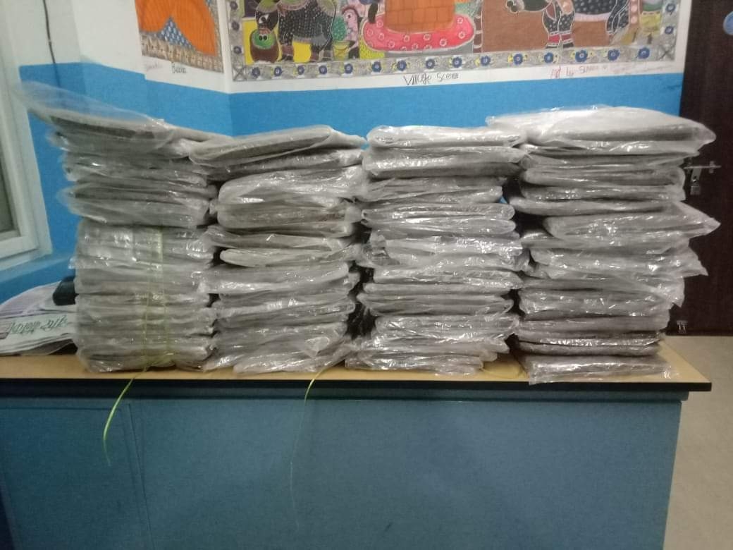 विराटनगरबाट एक सय ९६ किलो गाँजा बरामद, कारोबारीको खोजी जारी