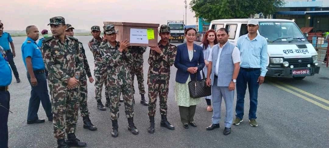 नगरप्रमुख रमेश कार्कीले बुझे इजरायलमा मारिएका मधुवनका राजेश स्वर्णकारको शव