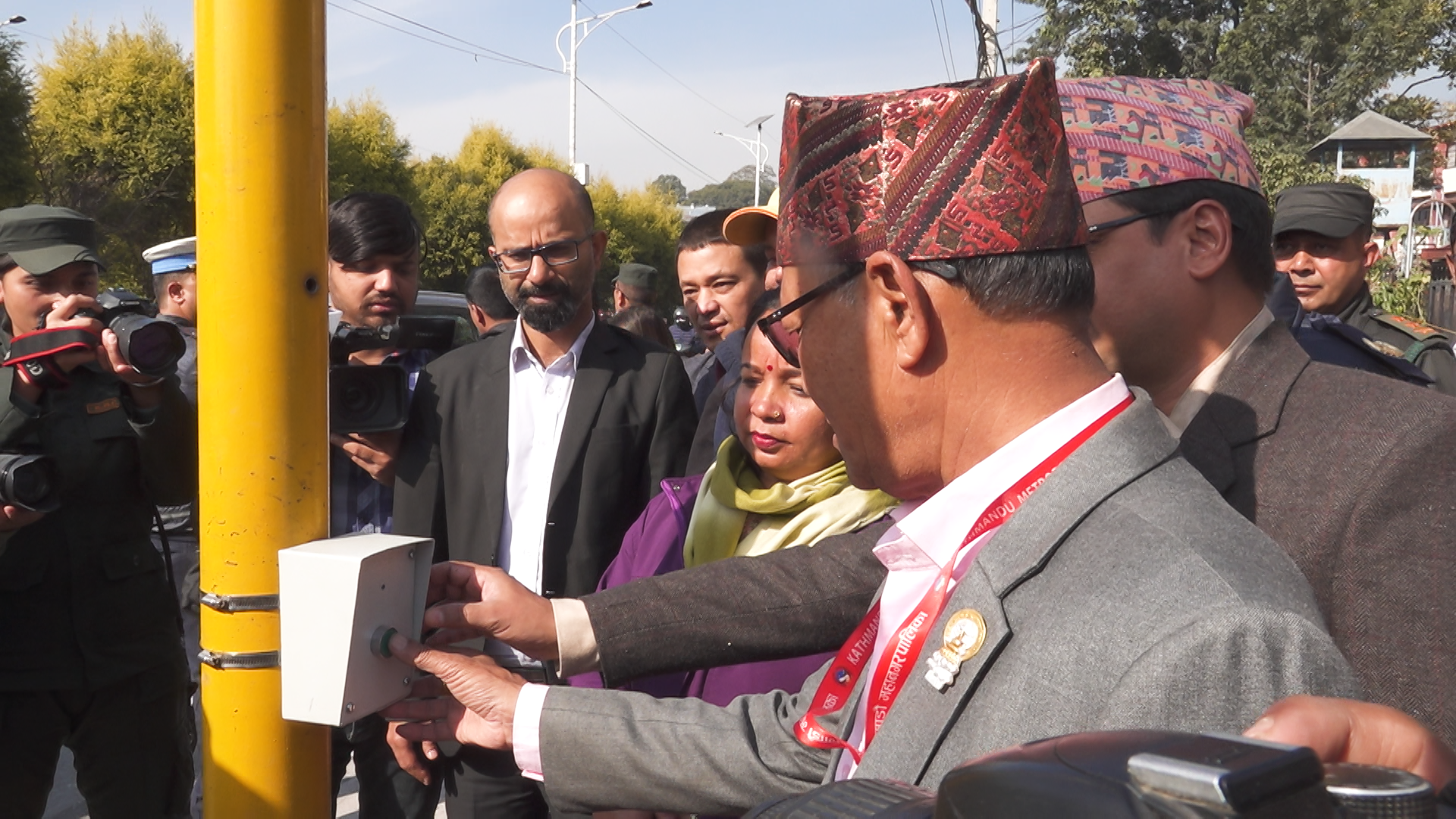 काठमाडौंमा ‘पेलिकन क्रसिङ’ जडान, पैदलयात्री आफैंले सवारी रोकेर रोडक्रस गर्न सक्ने