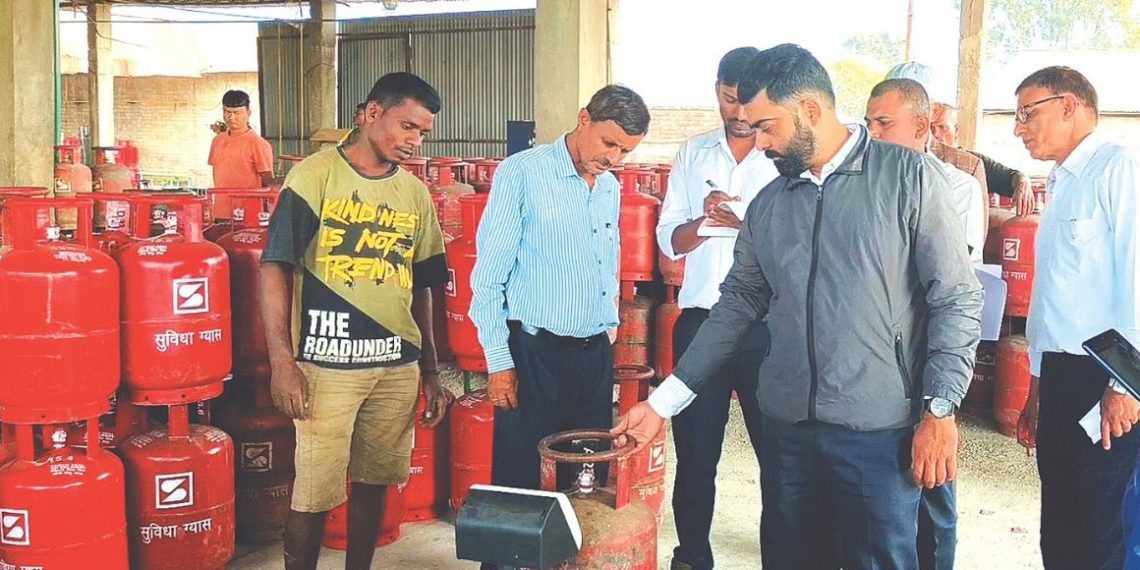 सुविधा ग्यास उद्योगमै भेटियो तौल कम