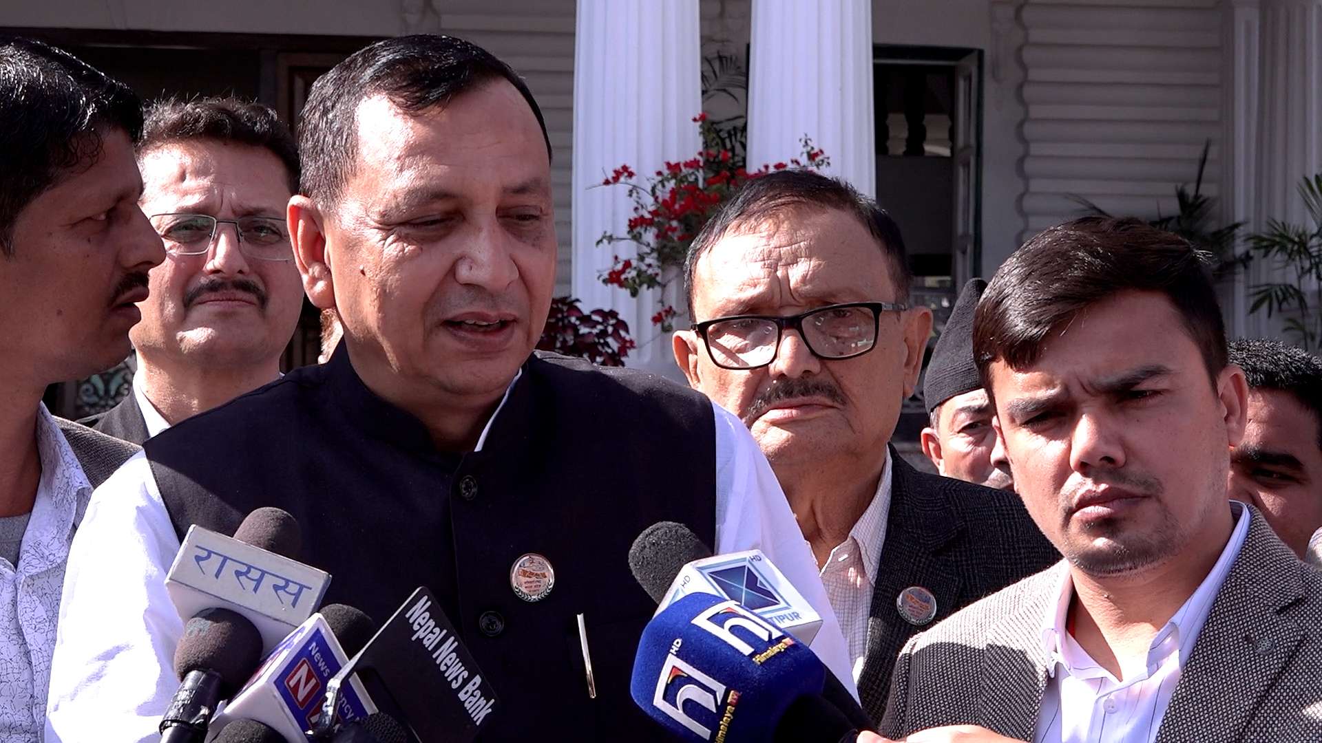 मधेस सरकारले संघीय सरकारलाई बुझायो ज्ञापनपत्र, माग पूरा नभए आन्दोलन गर्ने चेतावनी