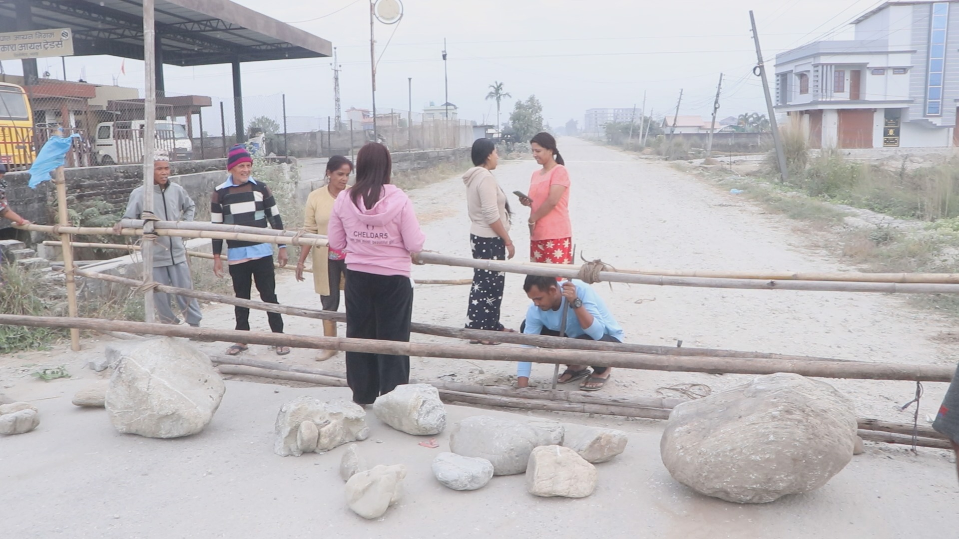 हर्कलाल मार्ग निर्माणमा ढिलासुस्ती : निर्माण कम्पनीले काम नगरेपछि सडक अबरुद्ध