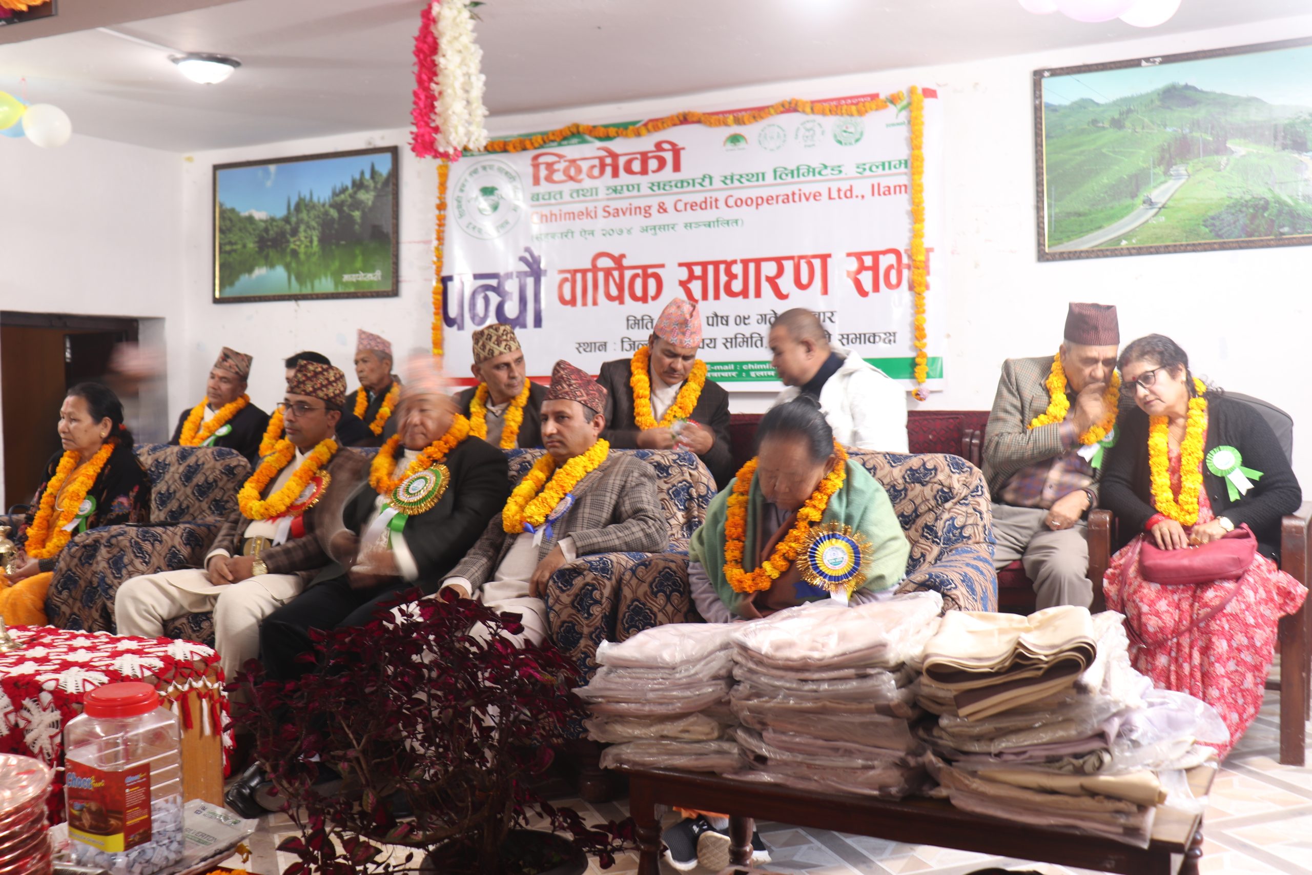 छिमेकी सहकारीद्वारा करिब सय जना सम्मानित