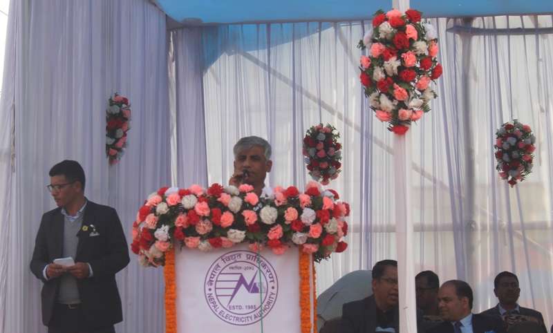 प्रधानमन्त्रीको सामुन्ने मुख्यमन्त्री कार्कीले भने, ‘अधिकार हस्तान्तरण नगरे संघर्ष’