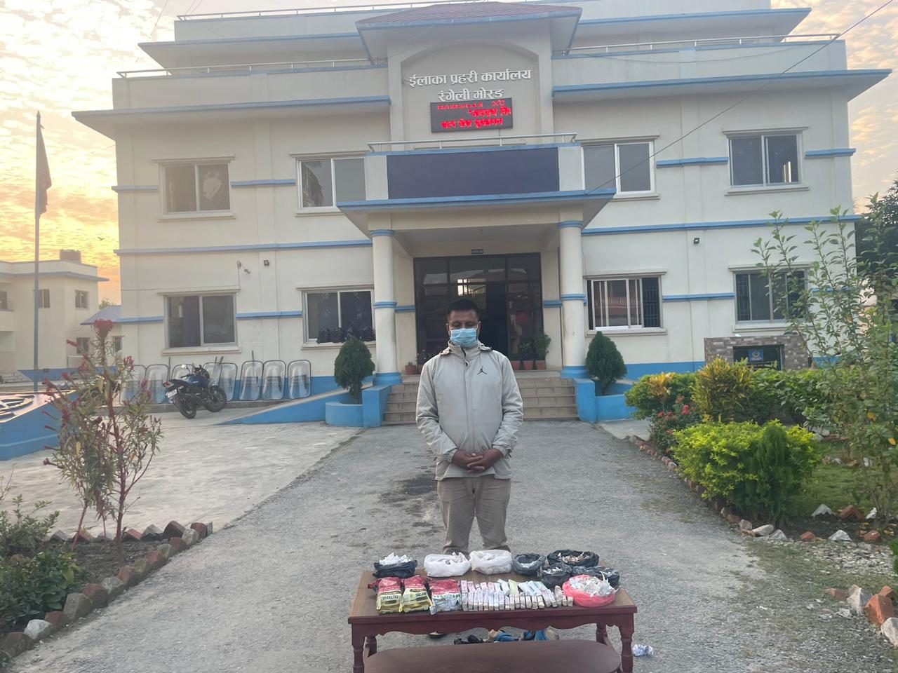 अन्तःशुल्क स्टिकर दुरुपयोगमा संलग्न एक जना मोरङबाट पक्राउ  