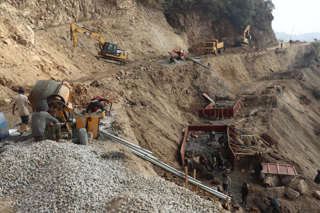 सुरु भएको तीस वर्षमा पनि बनेन दमक–चिसापानी सडक