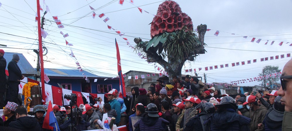 एमाले अध्यक्ष ओलीमाथि मुक्का प्रहार,मुक्का प्रहार गर्ने राई सहित १८ जना पक्राउ