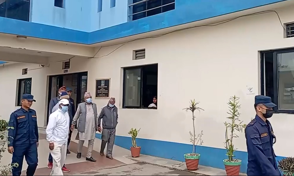 यातायात व्यवस्था कार्यालय इटहरीका तत्कालीन प्रमुख नयराज नेपाल सहित पाँच कारागार चलान