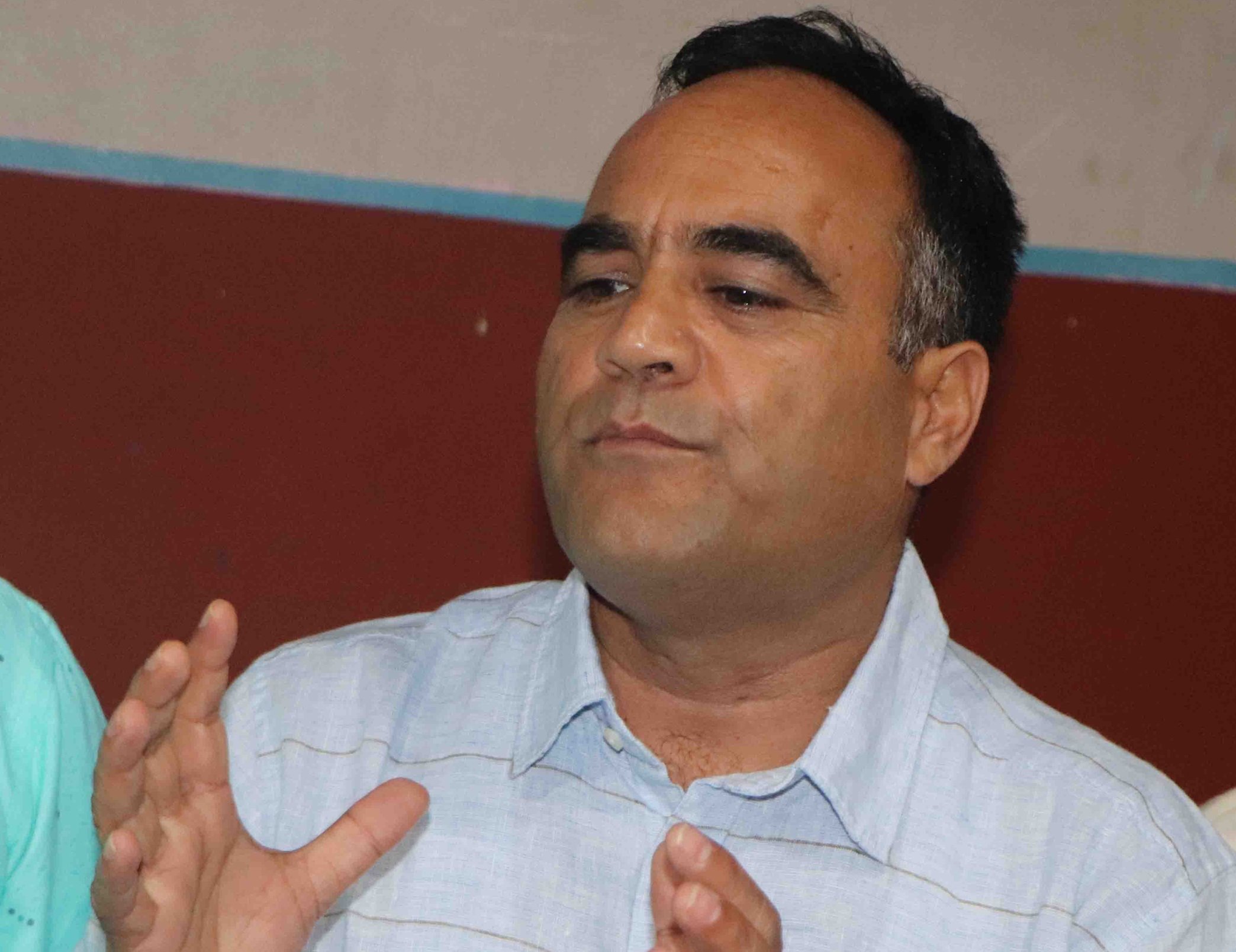 गठबन्धनका नाममा कांग्रेसको लोकतान्त्रिक चरित्र गुम्न दिनु हुँदैन : नैनसिंह महर