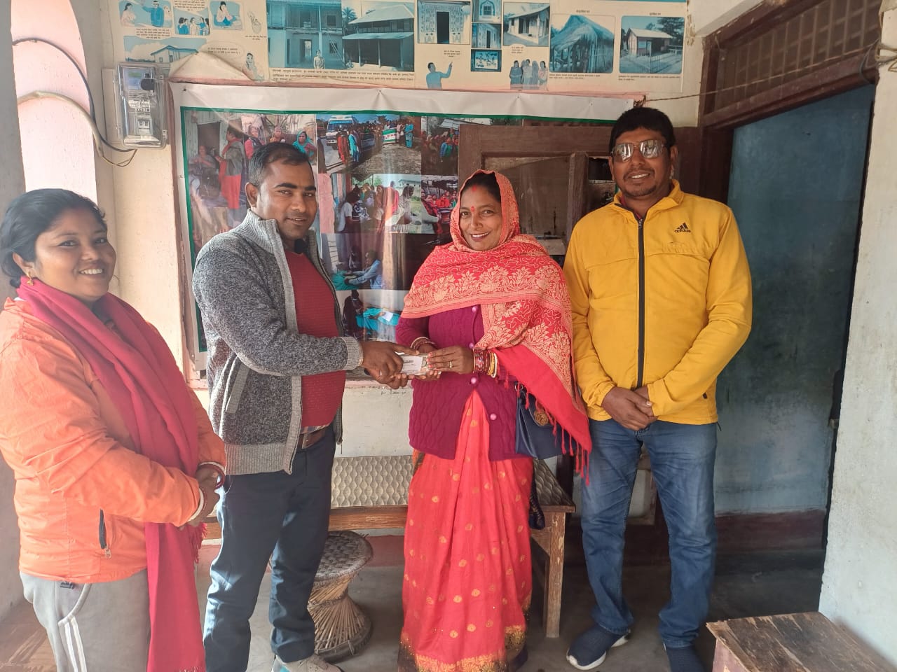लघुवित्तबाट बचतको पेन्सन थाप्दै गाउँका महिला