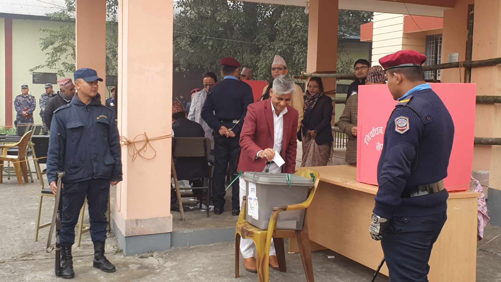 कोशीमा राष्ट्रियसभा चुनावको मतदान जारी (तस्बिरहरू)