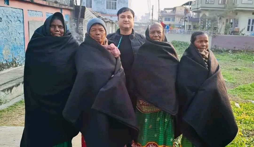 आफ्नो पारिश्रमिकबाट प्रदेशसभा सदस्य आचार्यले ५३० जनालाई कमल वितरण गरे