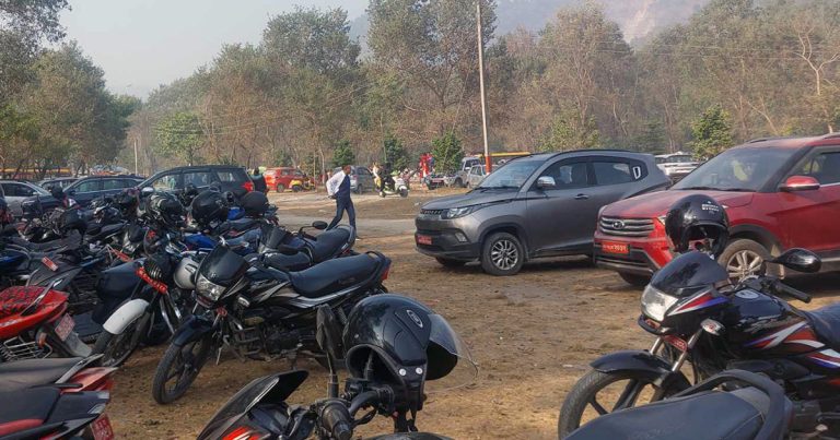 वनभोज खान गएका दुई समूहबिच झापामा खुकुरी हानाहान,दुई जना घाइते