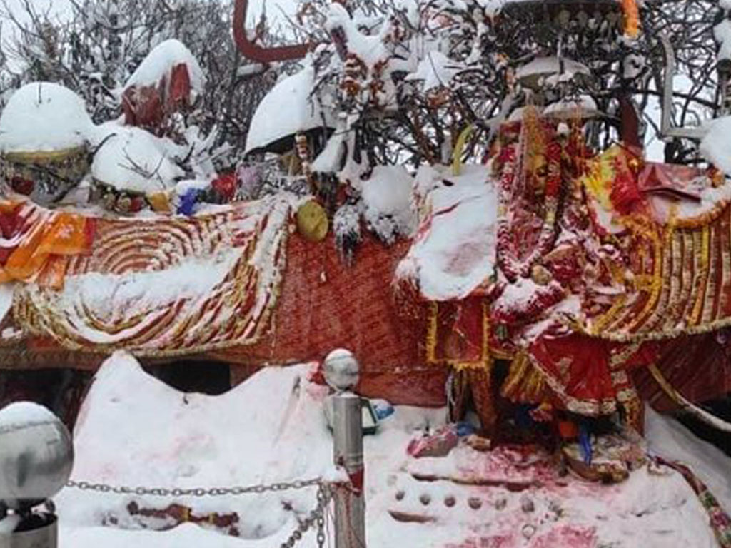 पाथीभरा क्षेत्रमा हिमपात