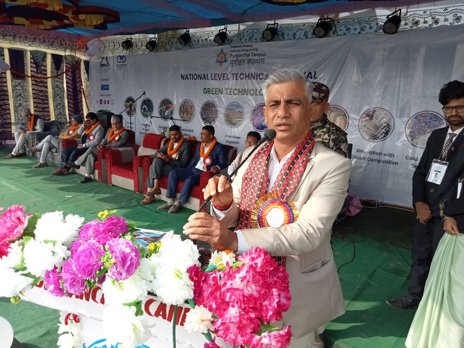 नेताको झोला बोकेर मात्र नहिड्नुस : मुख्यमन्त्री कार्की