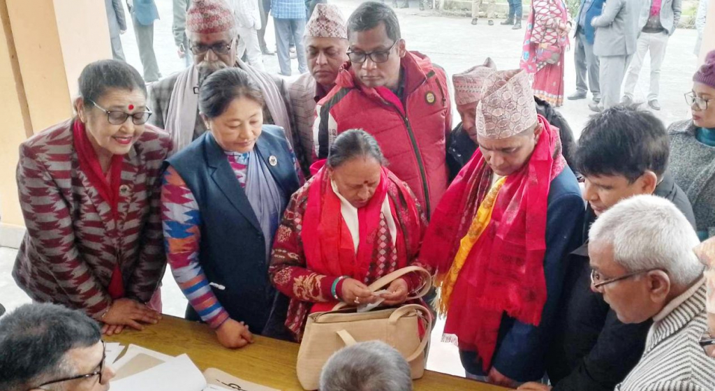 कोशीबाट एमालेका अधिकारी र कोइरालाको उम्मेदवारी दर्ता