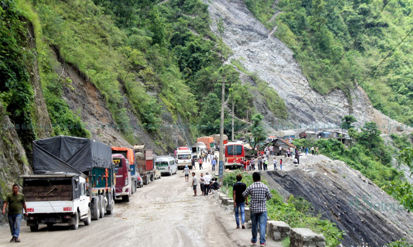 दाउन्ने सडकखण्ड एक वर्षमै ६३ पटक बन्द