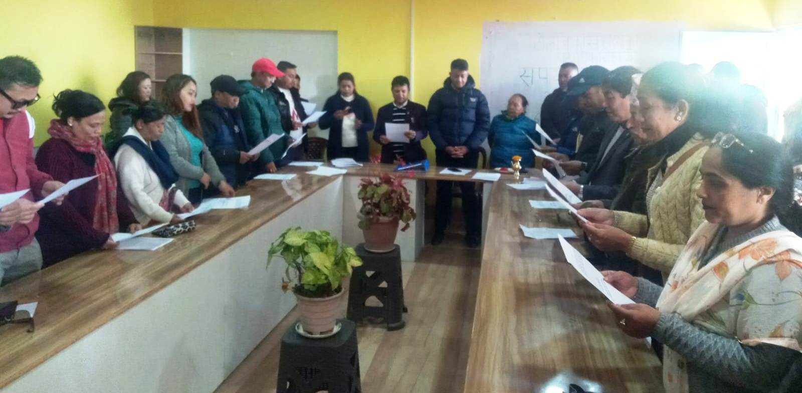 इलाम सातमा गठित टोल विकास संस्थाका पदाधिकारीलाई शपथ