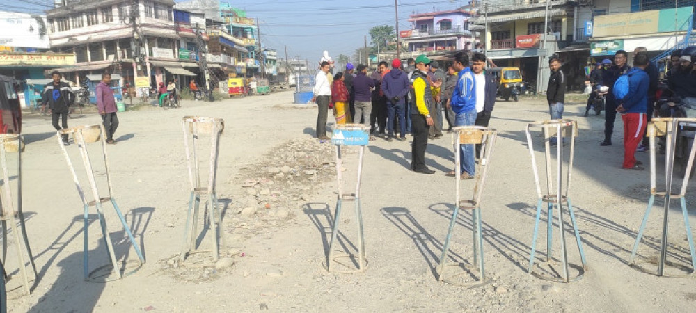 बिर्तामोड–भद्रपुर सडक अवरुद्ध पार्दै विरोध