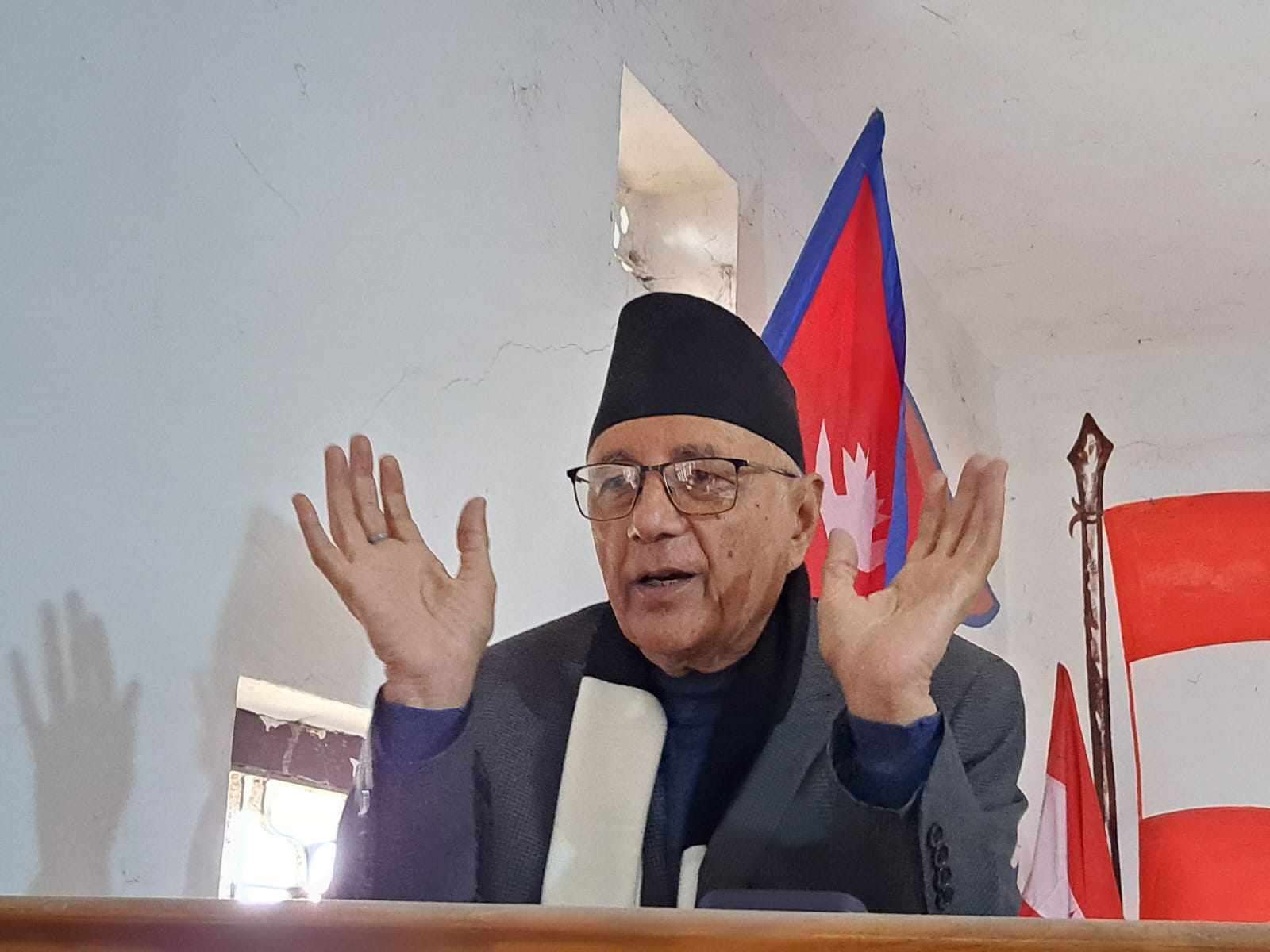 डा.शेखरलाई कार्यकर्ताको दबाब : अब माओवादी बोकेर हिंड्न सकिदैन्