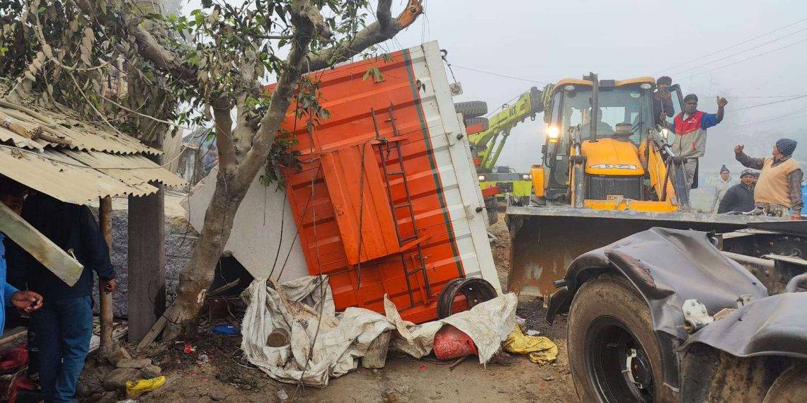 मोरङको बूढीगंगामा लहरी गाडी पल्टिएर दुर्घटना हुँदा एकै परिवारका दुईसहित तीनको मृत्यु