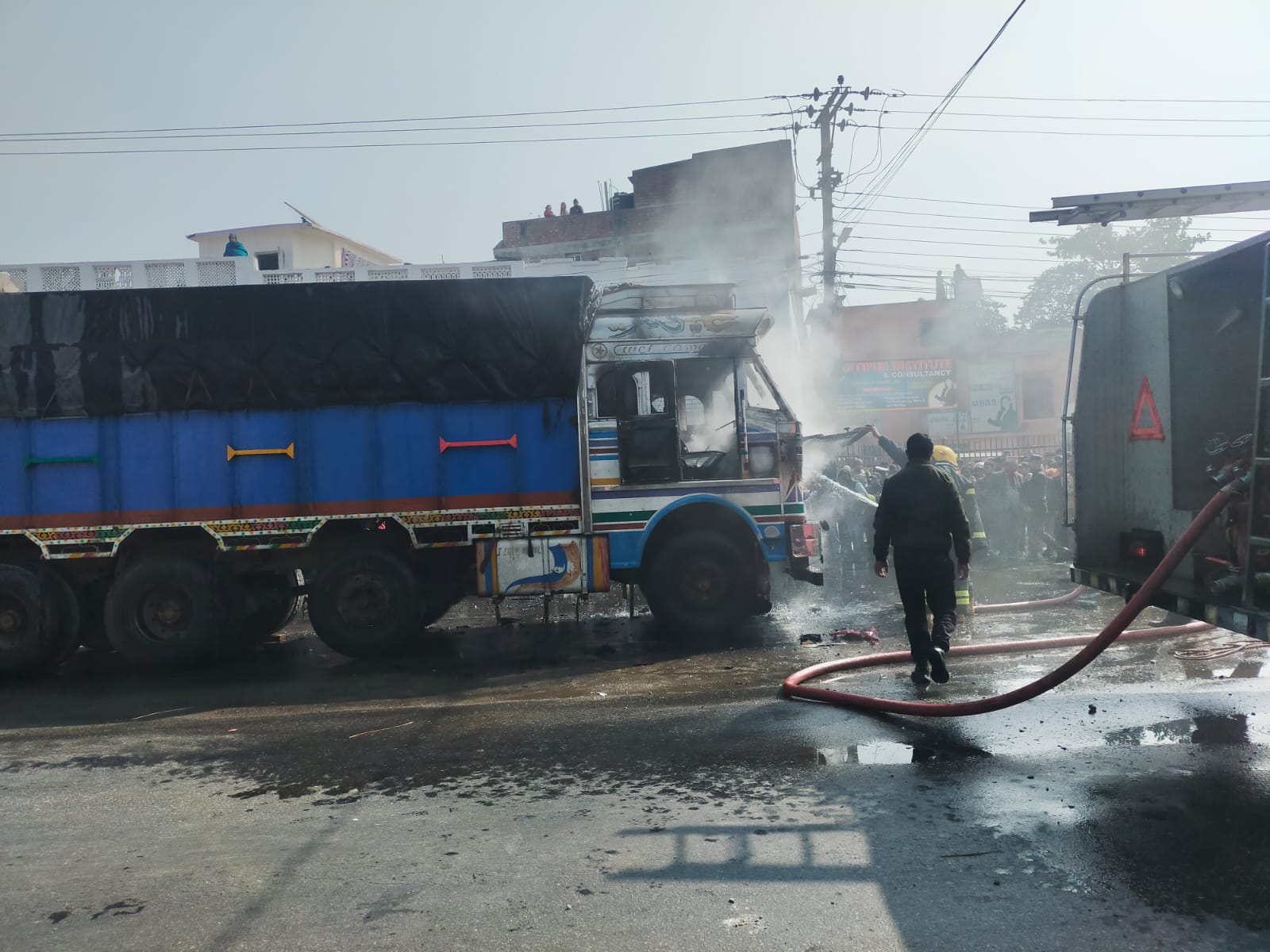 विराटनगरको बरगाछीमा ट्रकको ठक्करबाट स्कुटर चालकको मृत्यु, ट्रकमा आगजनी