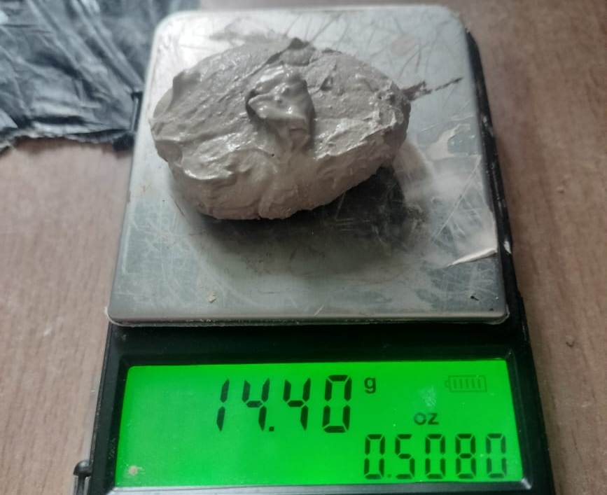 सीटी सफारीमा सवार तीन जना खैरो हेरोइनसहित पक्राउ