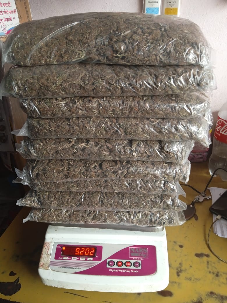 मोरङबाट ९ किलो गाँजासहित एक जना पक्राउ, मोटरसाइकल चालक फरार