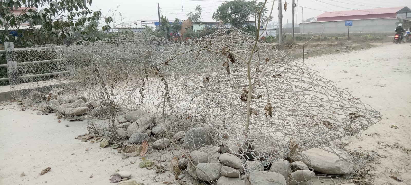 स्वास्थ्यमा प्रतिकूल असर परेको भन्दै स्थानीयवासी  आन्दोलनमा