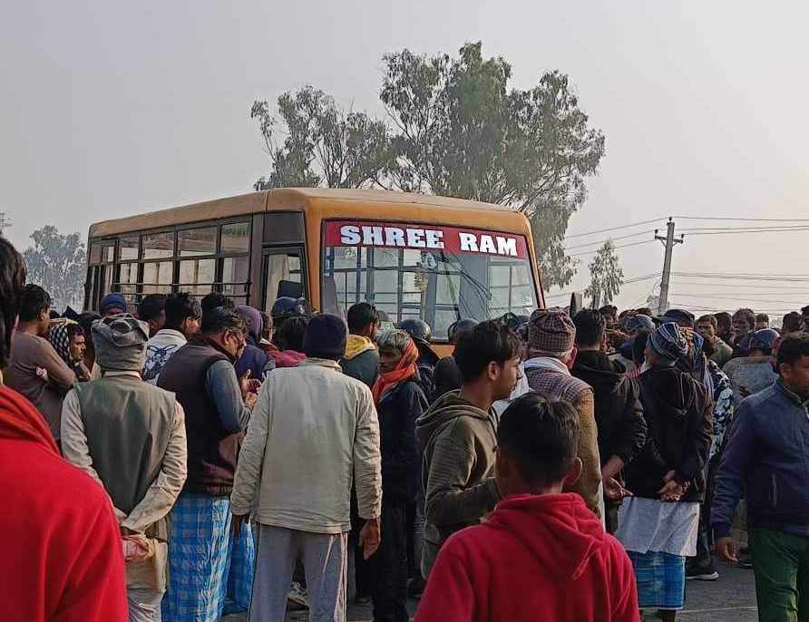 स्कुलबसको ठक्करबाट एकजनाको मृत्यु