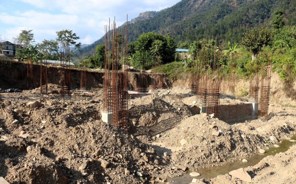तीन वर्षअघि शिलान्यास भएका ६५५ आधारभूत अस्पतालमध्ये अधिकांश अलपत्र