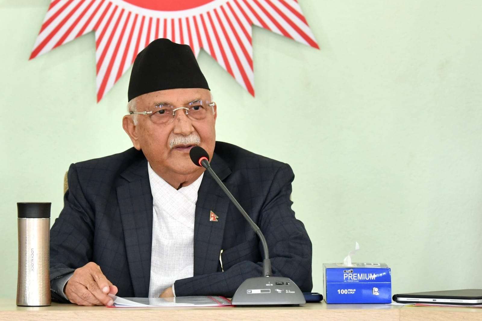 मन्त्रीहरुलाई अध्यक्ष ओलीको निर्देशन : ‘फसाइदेलान्, होस गर्नु  !