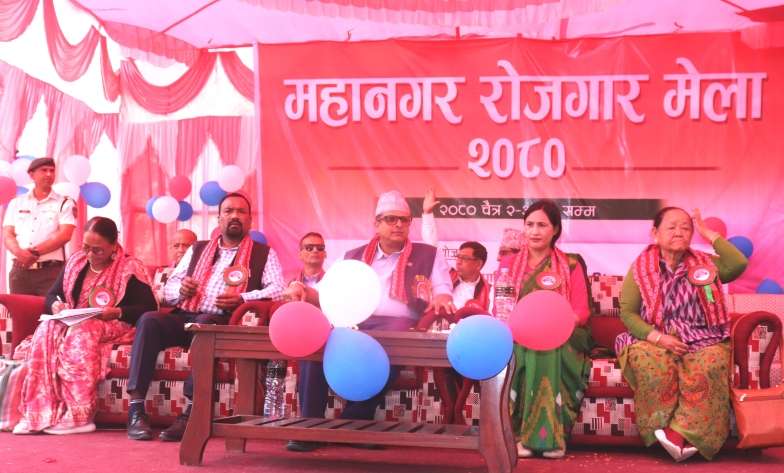 रोजगार मेला सुरू : सफाइ कर्मचारीदेखि सीईओसम्मको माग