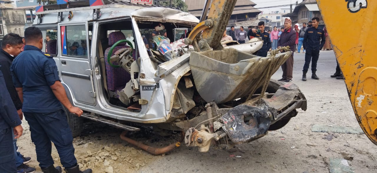 मोरङको बेलबारीमा तीनवटा सवारीसाधन ठोकिएर दुर्घटना,तीन  जनाको मृत्यु २ जना घाइते