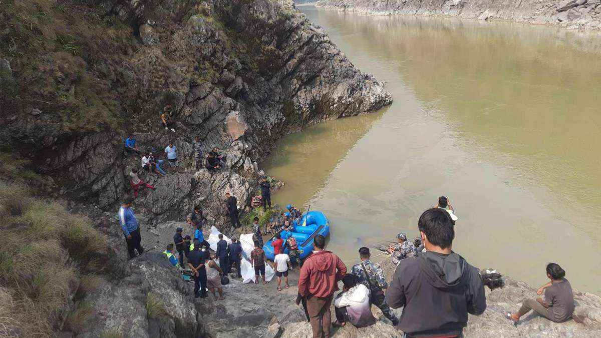 त्रिशुली दुर्घटना :३९ वर्षीय छोराको अन्तेष्टि गरेर फर्किएकी थिइन ७० वर्षीय हरिमाया