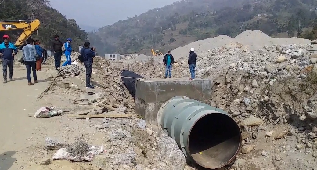 इलाममा हाइड्रोको रजाइँ, पीडित छन् प्रभावित क्षेत्रका बासिन्दा: वातावरण संरक्षणका नाममा नियम विपरीत लाखौँ स्वाहा