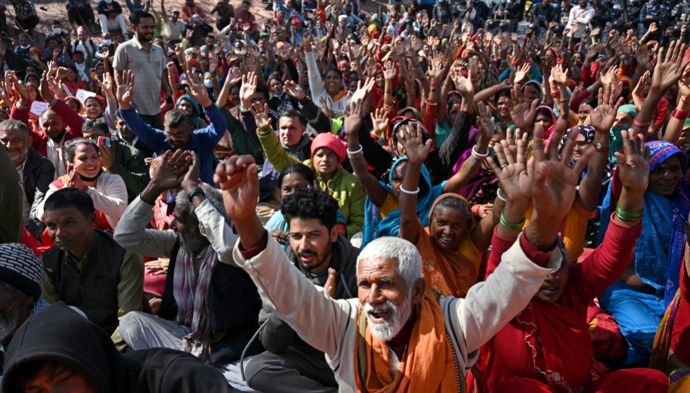 मिटरब्याजपीडित ३८ दिनदेखि सडकमा - संसद्मा चर्को प्रस्तुति, सडकमा चरम बेवास्ता