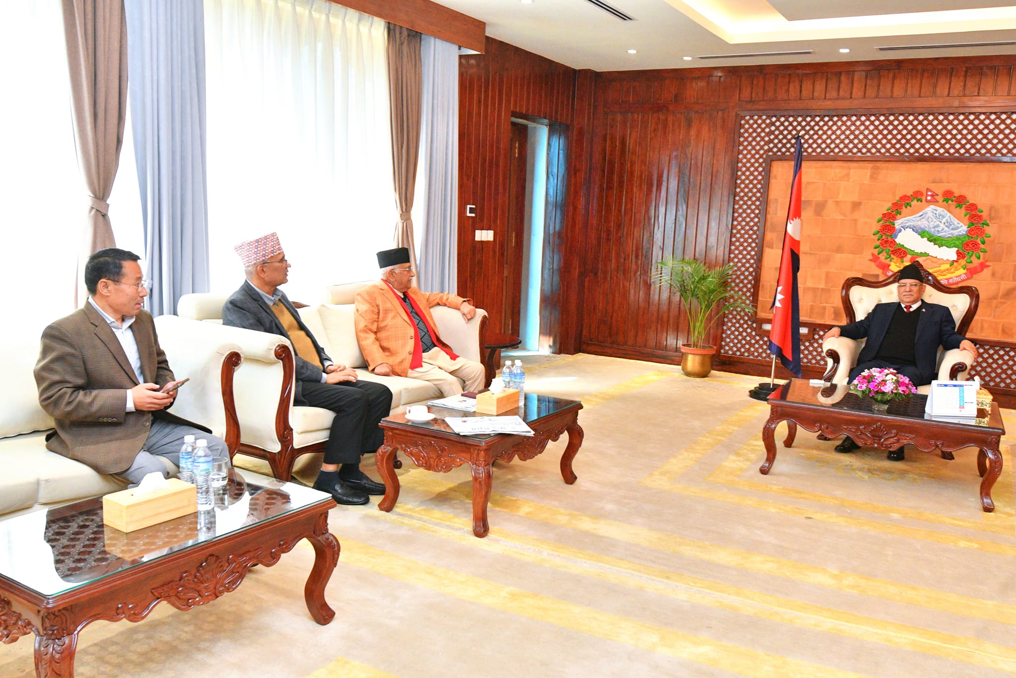 वालुवाटारमा तीन दलकाे बैठक जारी