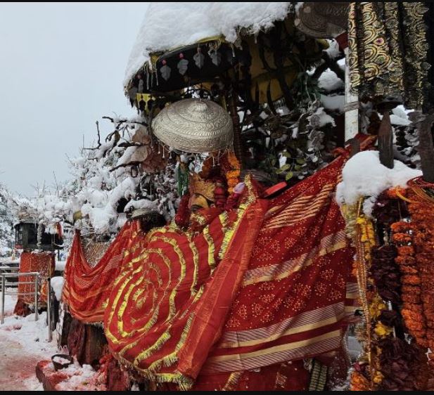 पाथीभरा क्षेत्रमा बाक्लो हिमपात