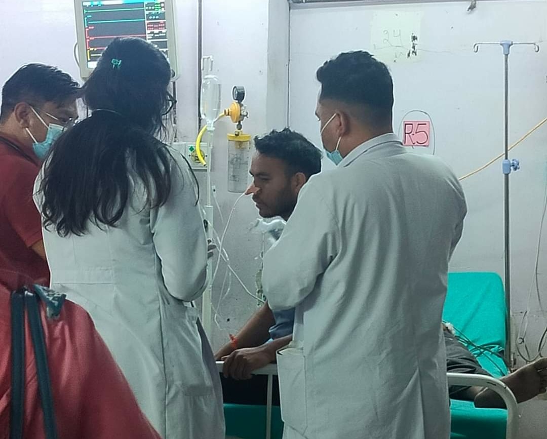 रवि लामिछानेविरूद्द लेखेपछि प्रहरीले टर्चर दिएकाे भन्दै ठकुरीले पिए बिष , उपचार हुँदै