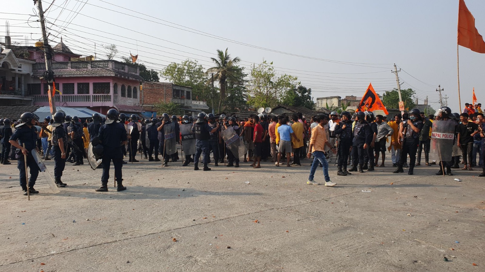 विराटनगरमा प्रशासनको उर्दी उलङ्घन गर्दै प्रदर्शन , डिएसपीसहित ७ जना प्रहरी घाइते 