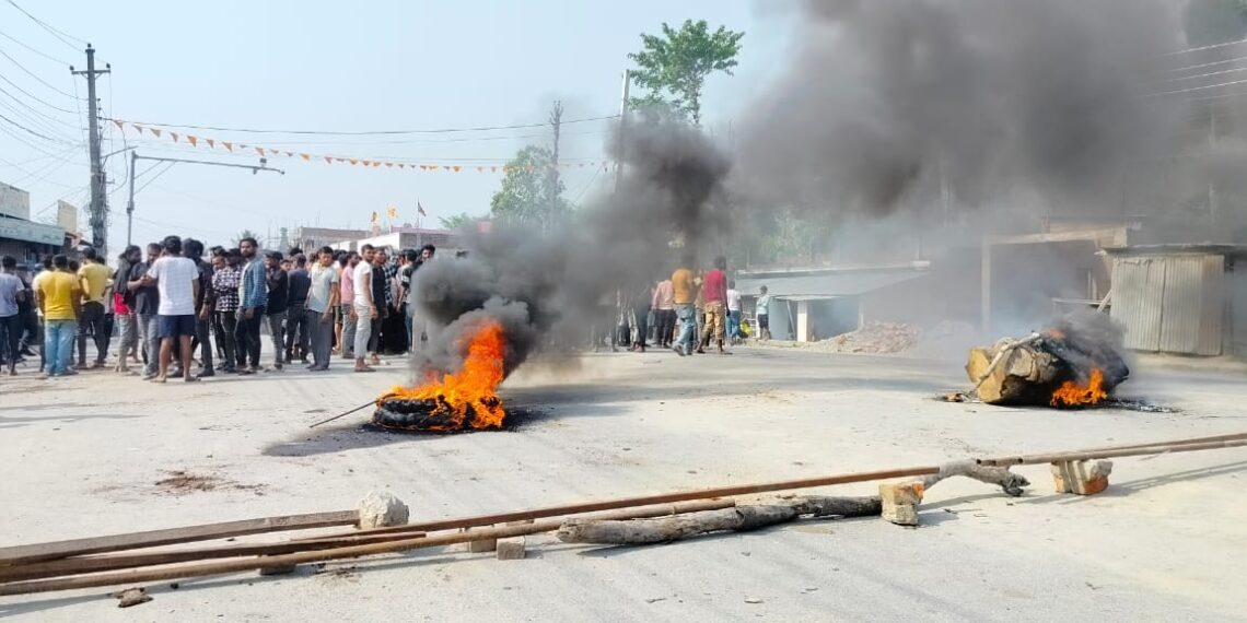 सुनसरीमा फेरि आक्रमण: डिएसपीसहित १५ प्रहरी घाइते,हरिनगर र देवानगञ्ज क्षेत्रमा कर्फ्यु जारी