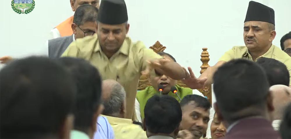 मधेश प्रदेशसभामा झडप, बैठक फेरी स्थगित