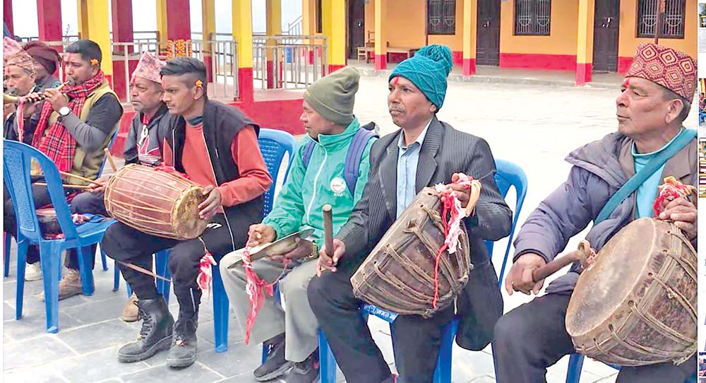 पन्चैबाजा र पुरोहित खोज्न सास्ती