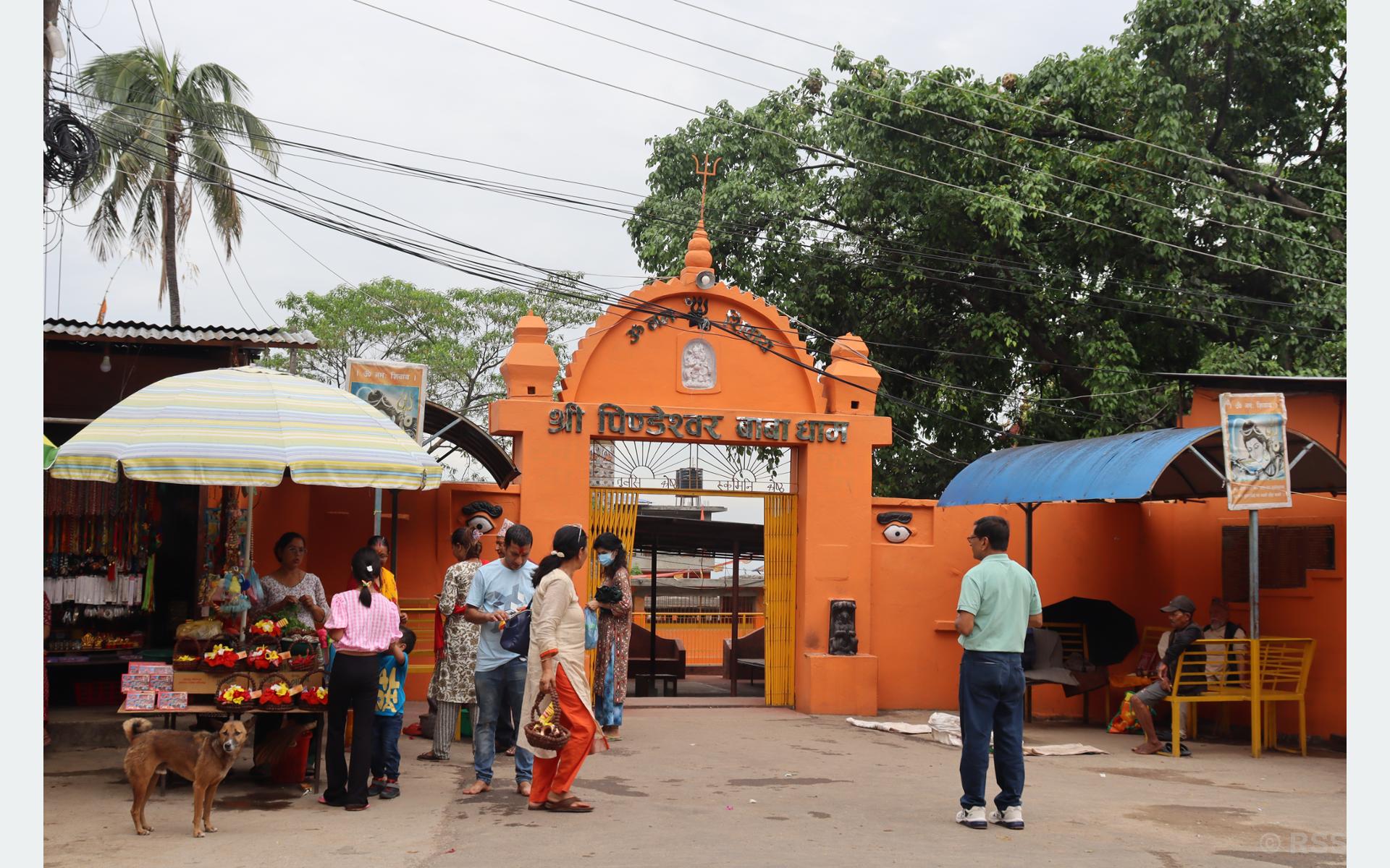 पर्यटकको रोजाइमा धरानको  पिण्डेश्वर मन्दिर