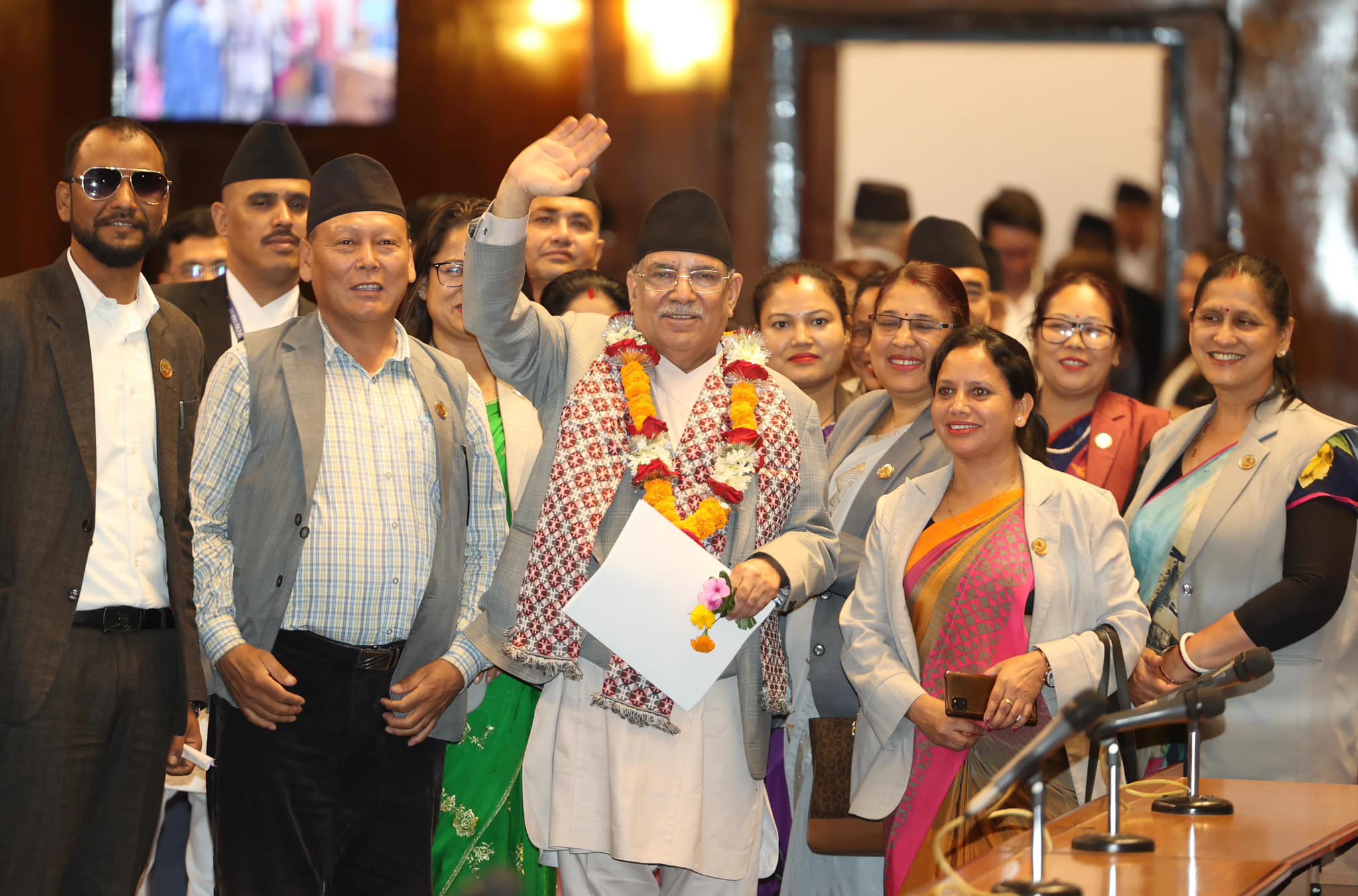 संसदभित्र बधाई नपाएको विश्वासको मत