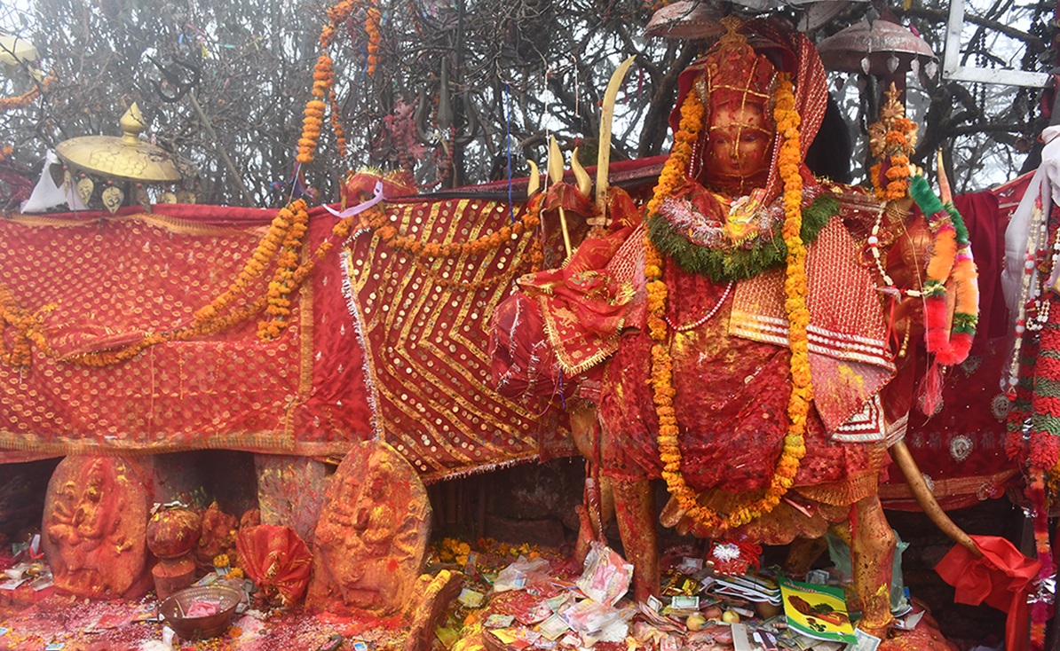 सडक अवरुद्ध हुँदा नवरात्रमा पनि सुनसान पाथीभरा